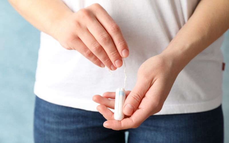 Nếu sử dụng đúng cách thì tampon không làm rách màng trinh của bạn gái